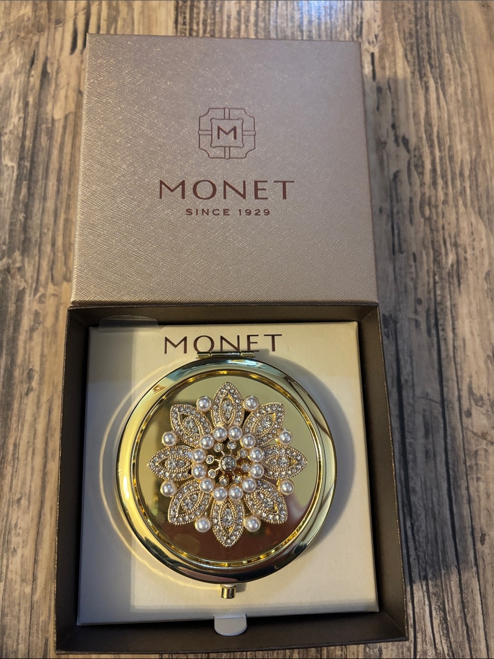 NWT Monet Gold & Pearl Compact Mirror